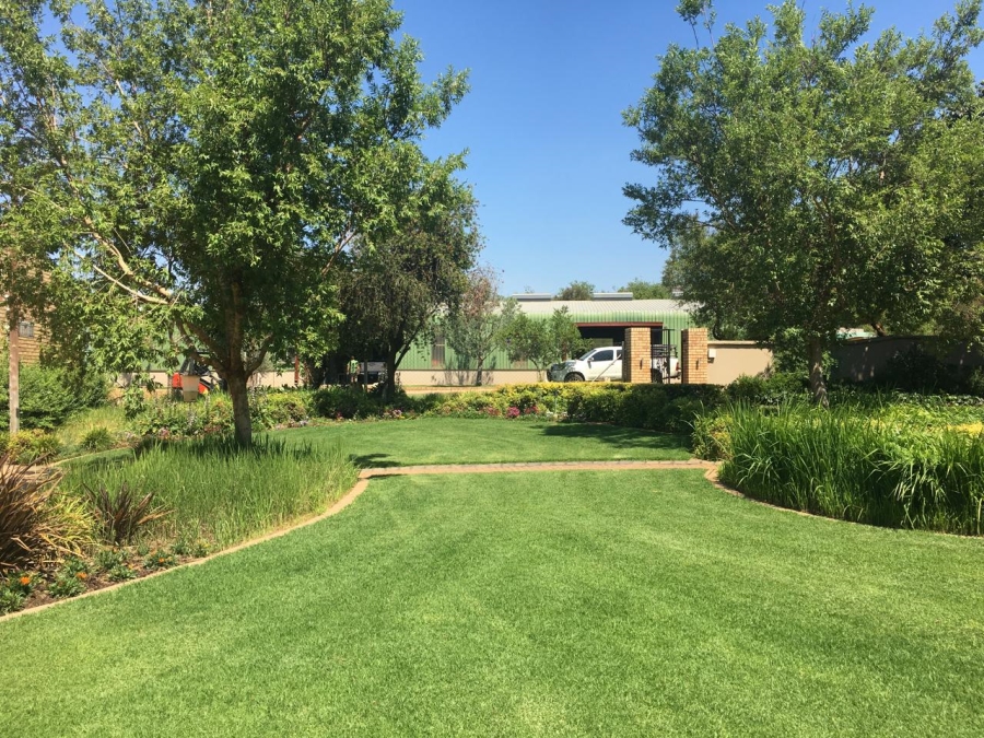 6 Bedroom Property for Sale in Remhoogte AH North West